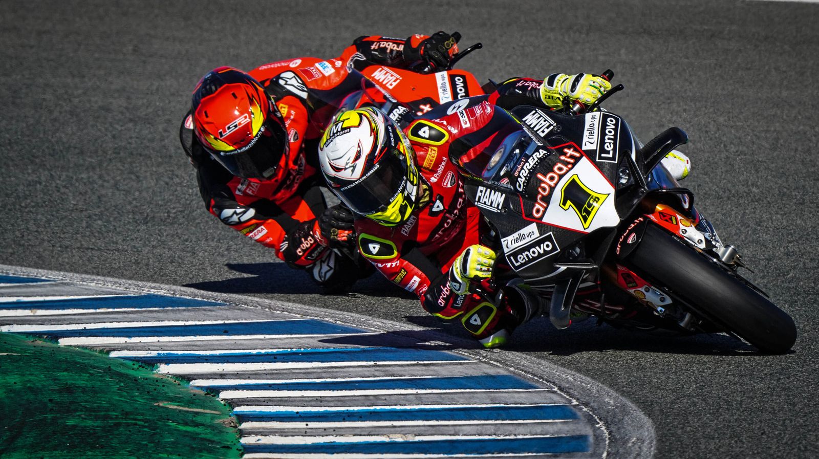 Álvaro Bautista estrena su numero 1 en las pruebas de SBK en Jerez