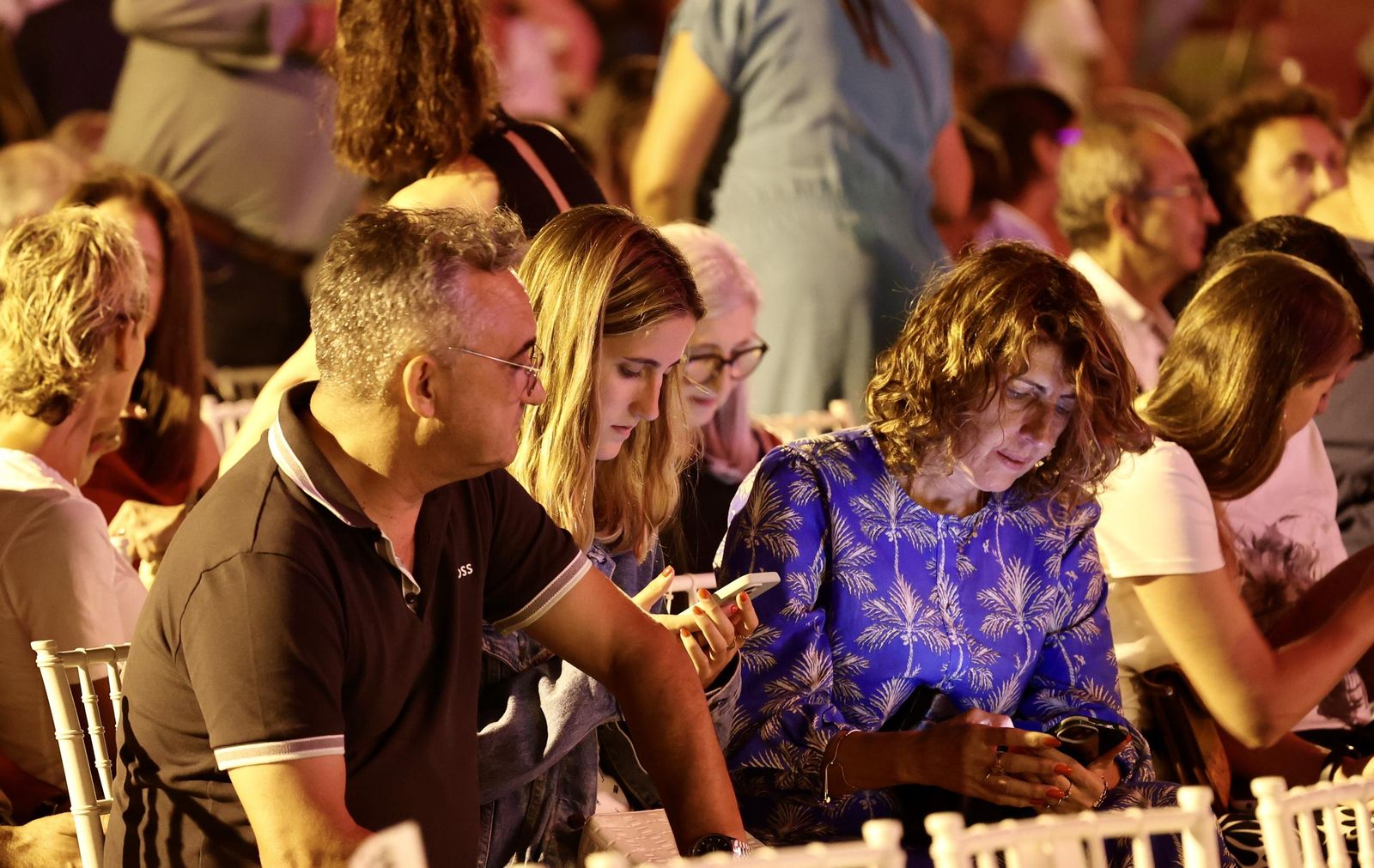 Búscate en el concierto de Hombres G