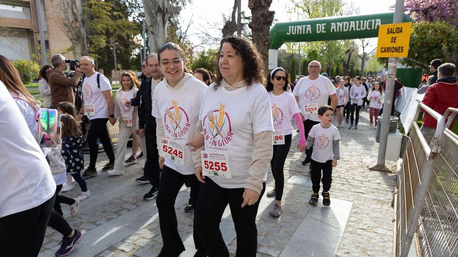 Más de 2.100 participantes corren para promover la salud en Jaén, en imágenes (1)