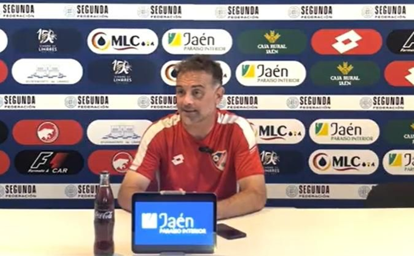 Pedro Díaz atiende a los medios de comunicación en la previa del choque ante el Recreativo de Huelva.