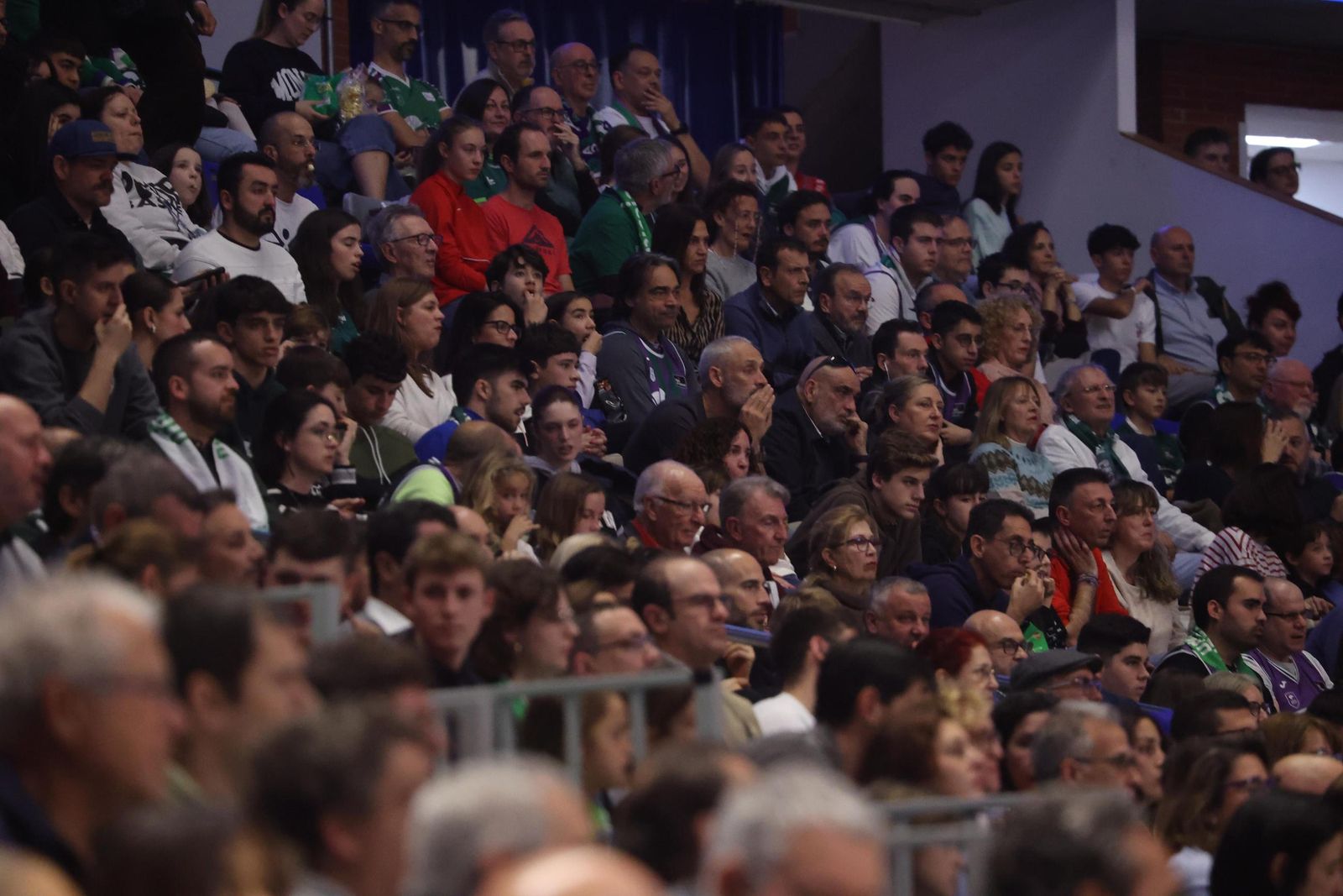 Búscate en las gradas del Carpena en el Unicaja-Breogán