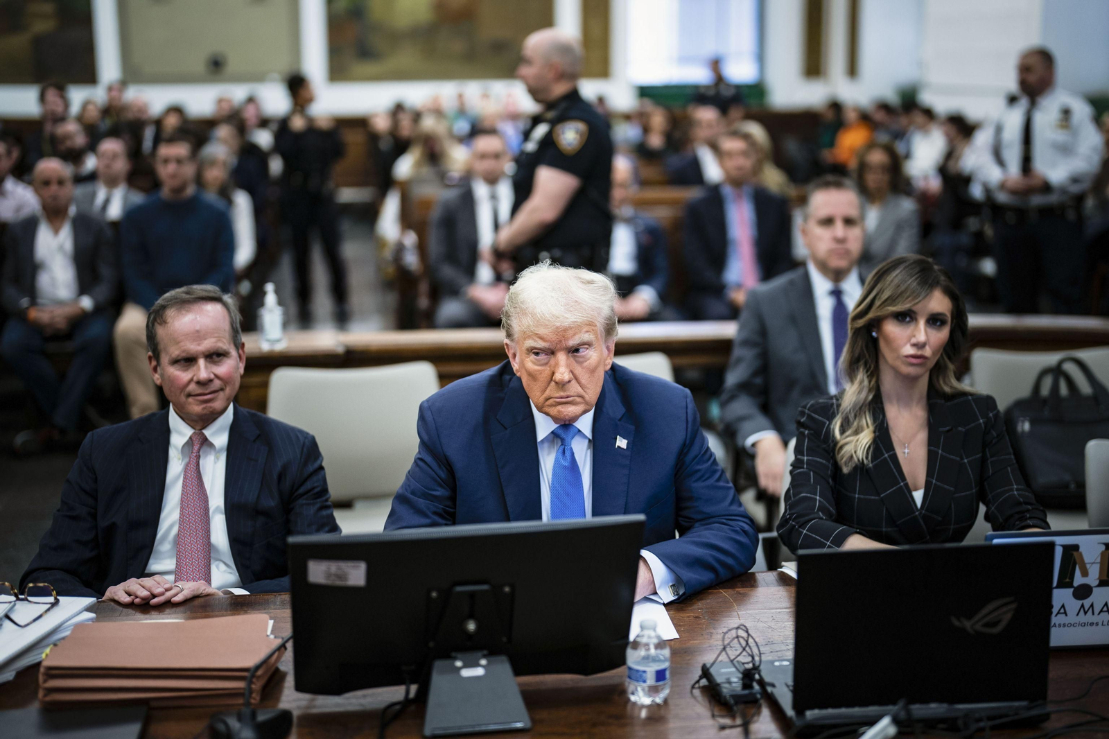 l expresidente de Estados Unidos Donald Trump testifica en el juicio por fraude civil en la Corte Suprema del Estado de Nueva York.
