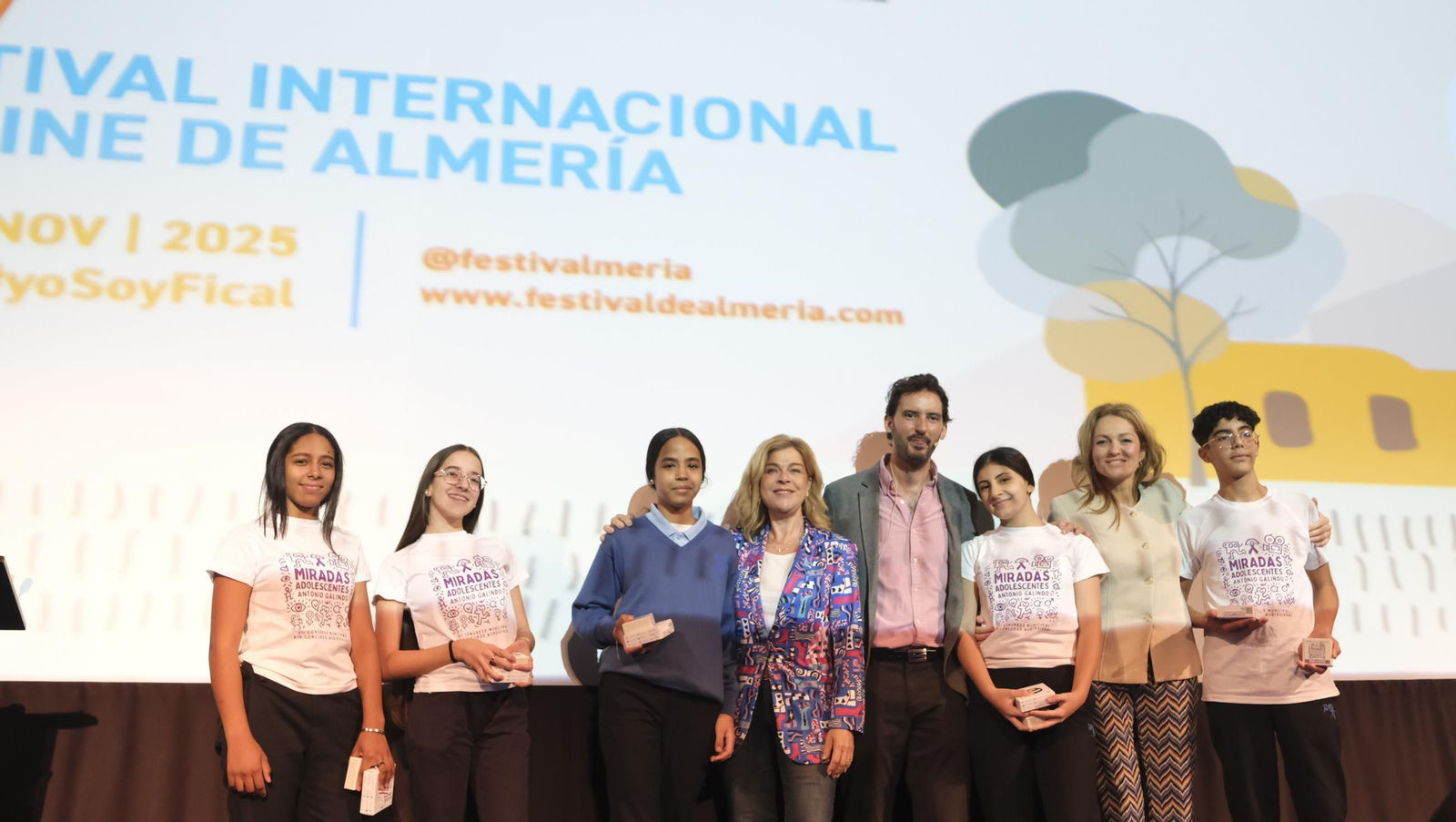 Imágenes de la gala 'Miradas Adolescentes' de FICAL 2025