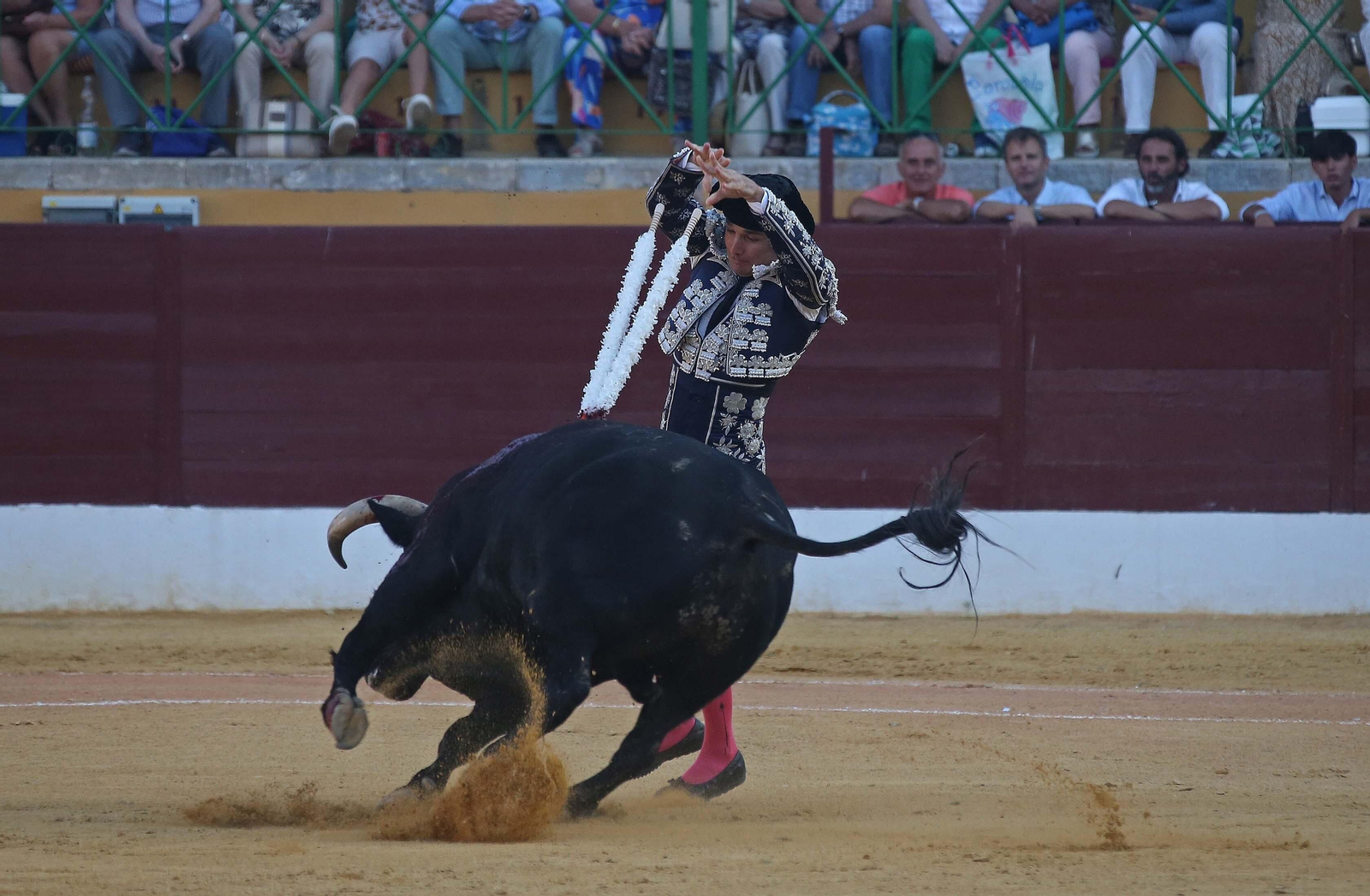 Fotos de la corrida del jueves de la Feria Taurina de La Línea  2023: El Juli, Talavante y Roca Rey