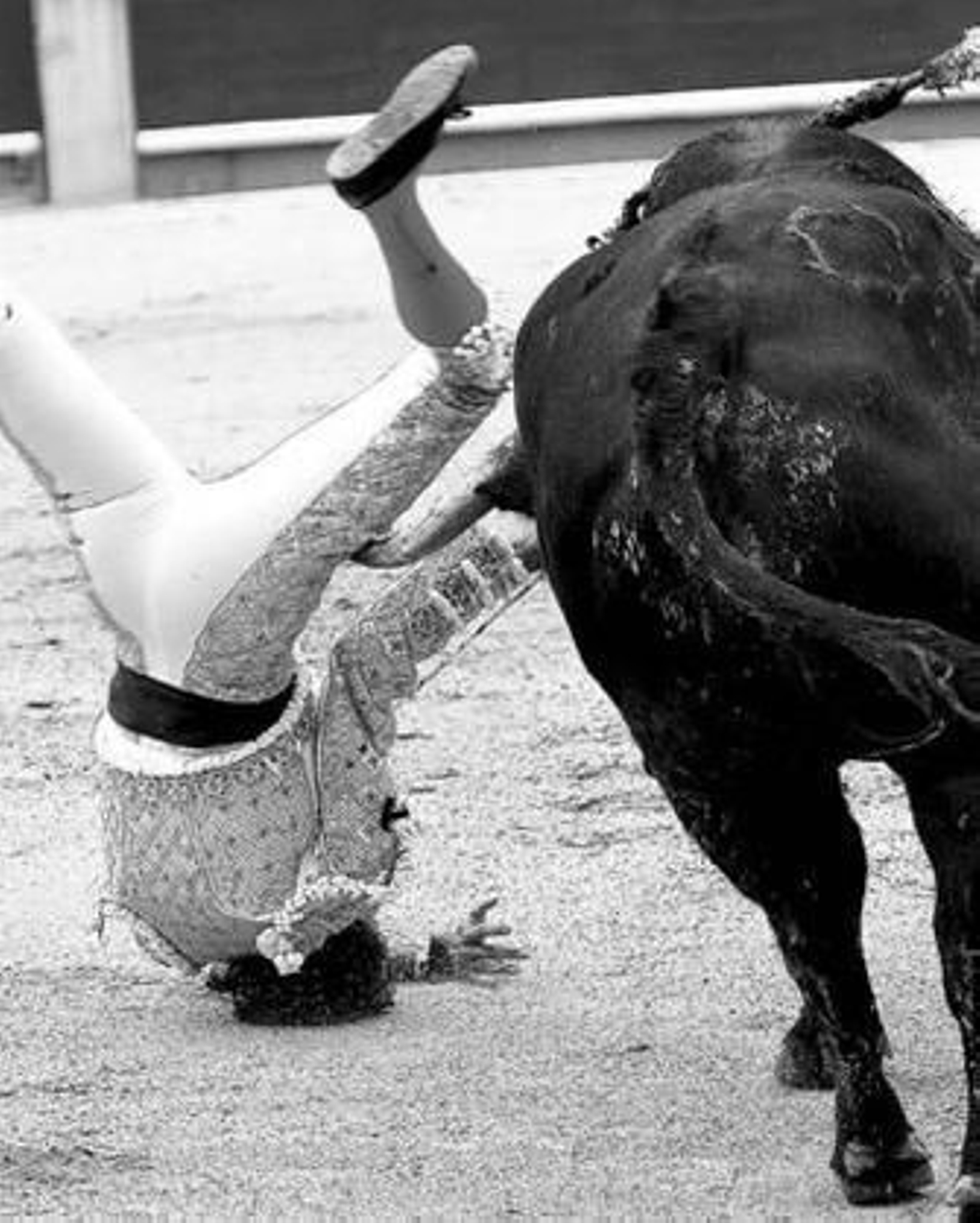 Uceda Leal, recibiendo la cornada el pasado domingo en Madrid.