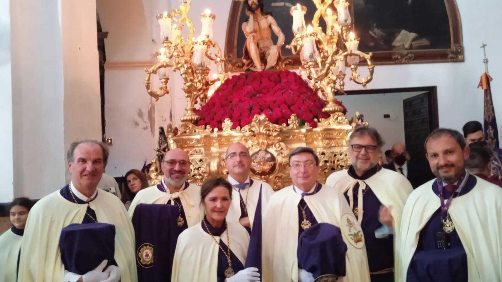 Un grupo de cofrades veteranos de Humildad y Paciencia.