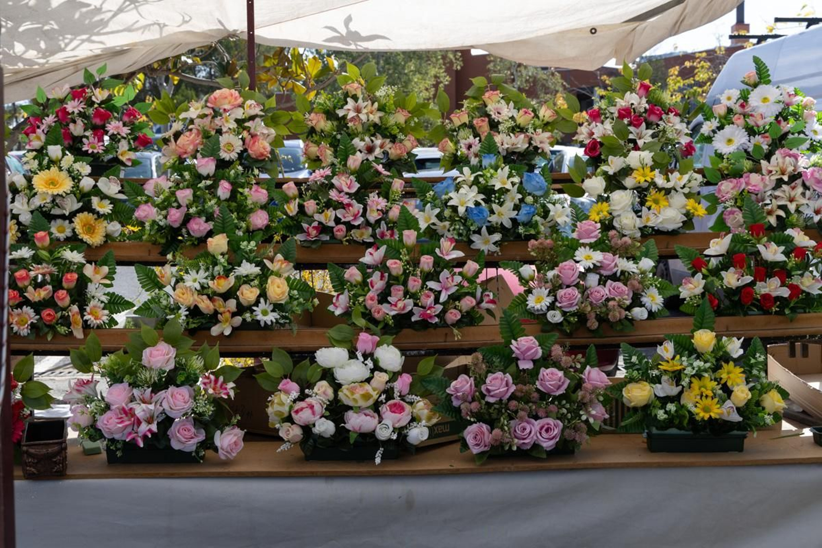 Día de Los Santos en el cementerio de San Fernando y San Eufrasio de Jaén, en imágenes