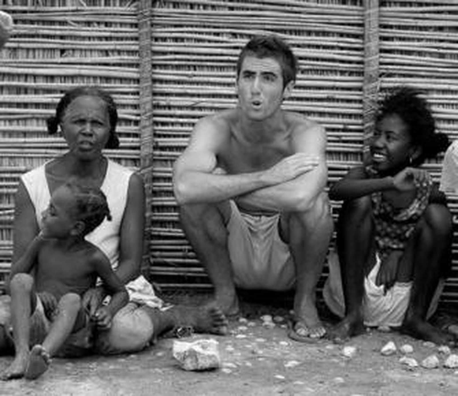 Tito Spínola en la ciudad de Tulear donde colaboró en la construcción de una escuela.