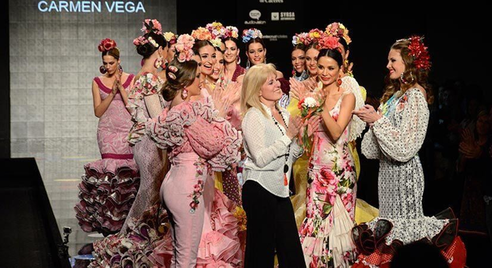 La ayamontina Carmen Vega en la clausura de uno de sus desfiles