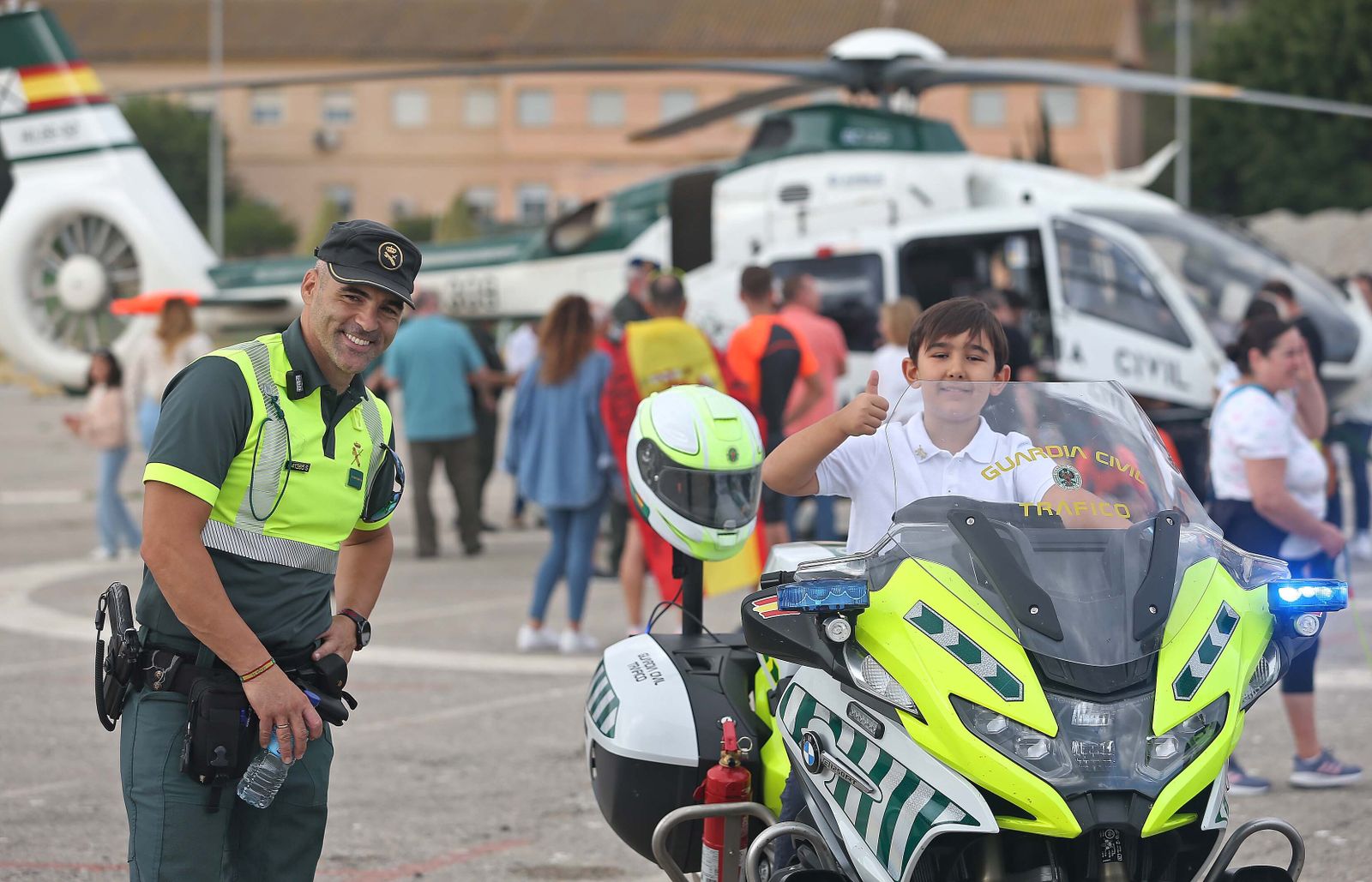Fotos de la exhibición de medios de la Guardia Civil en el Llano Amarillo de Algeciras