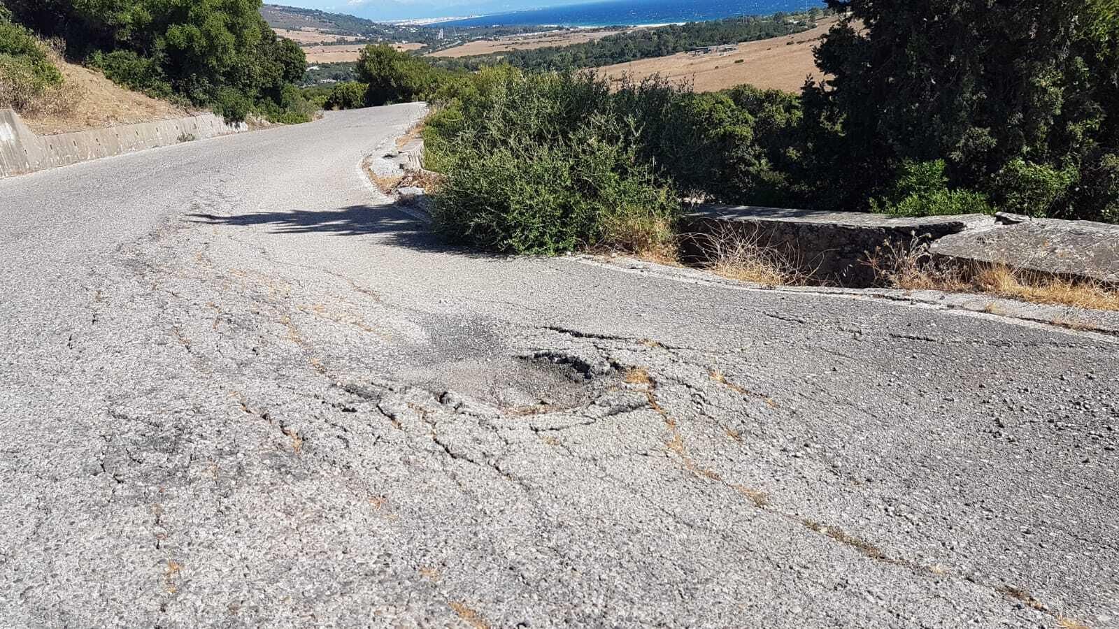 Carretera que sale de la CA-8202 hacia Betis Carretera que sale de la CA-8202 hacia Betis