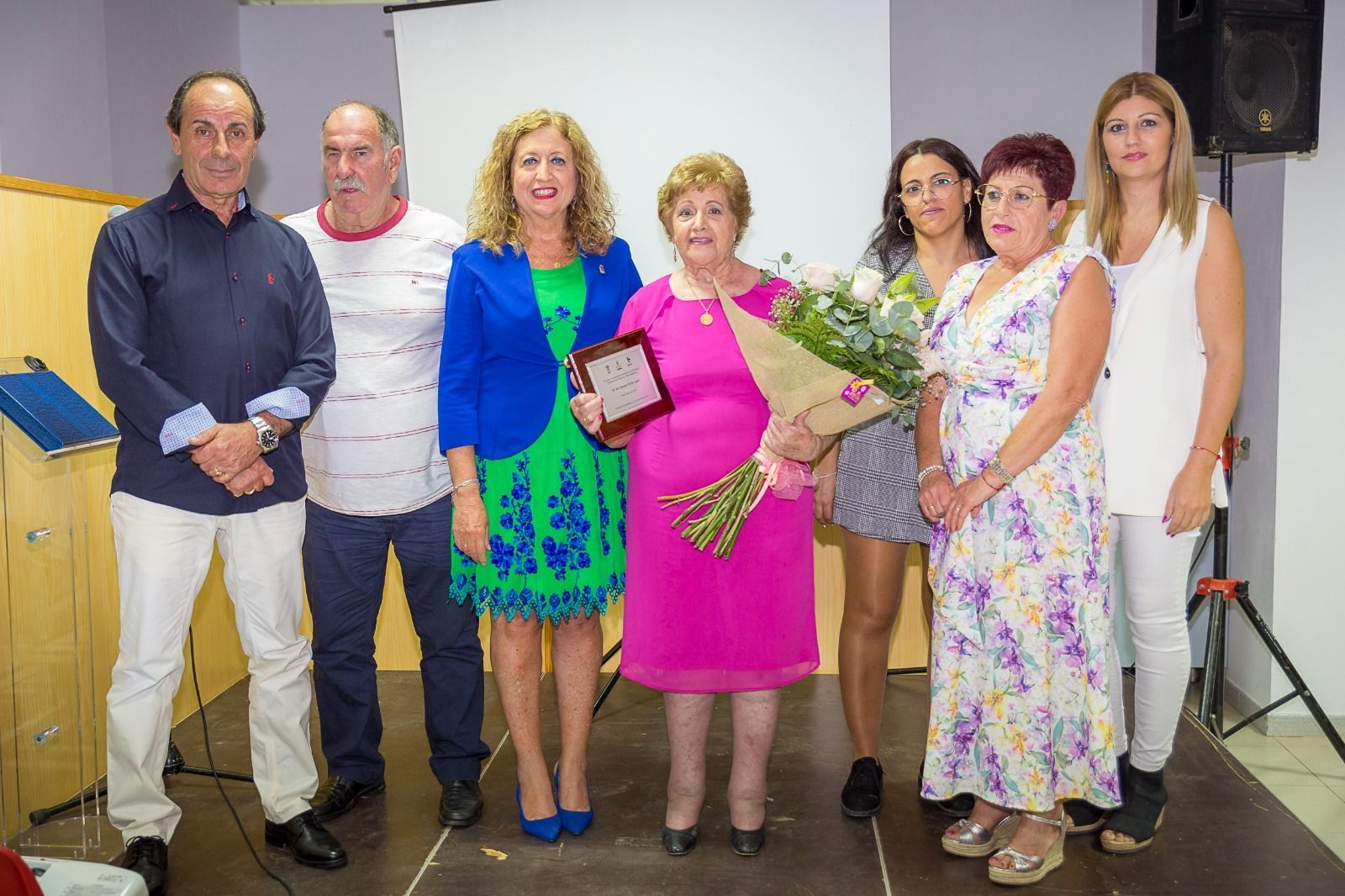 María del Carmen Picón junto a la alcaldesa.