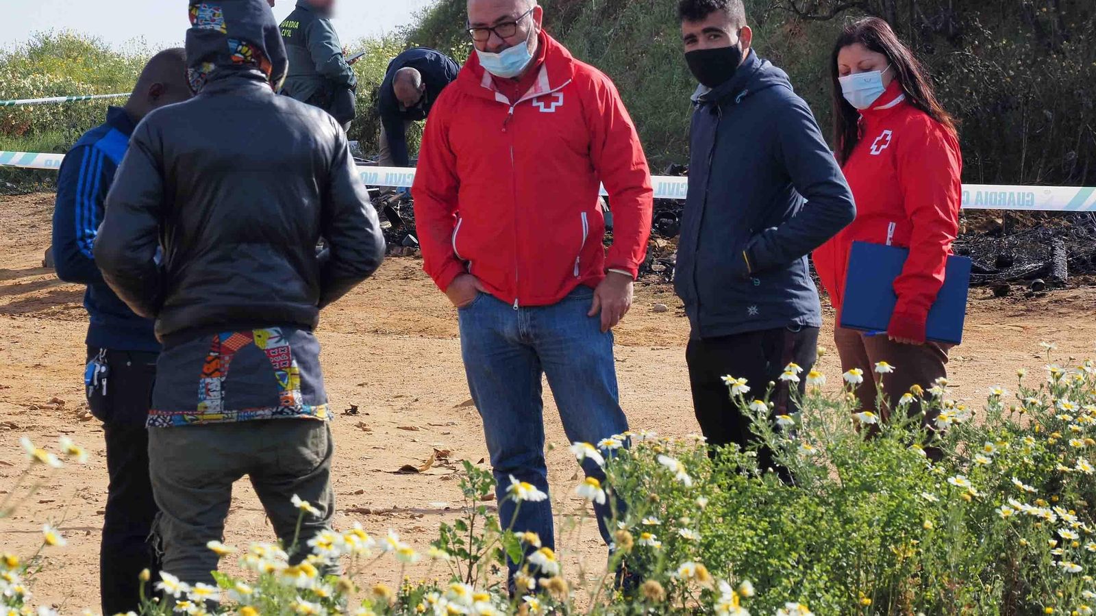 Voluntarios de Cruz Roja atendieron desde primera a algunos de los afectados Voluntarios de Cruz Roja atendieron desde primera a algunos de los afectados