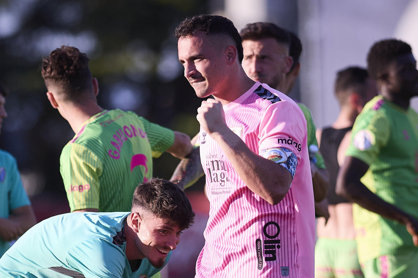 El comunión del malaguismo y la afición: Fiesta final en el Cerro del Espino