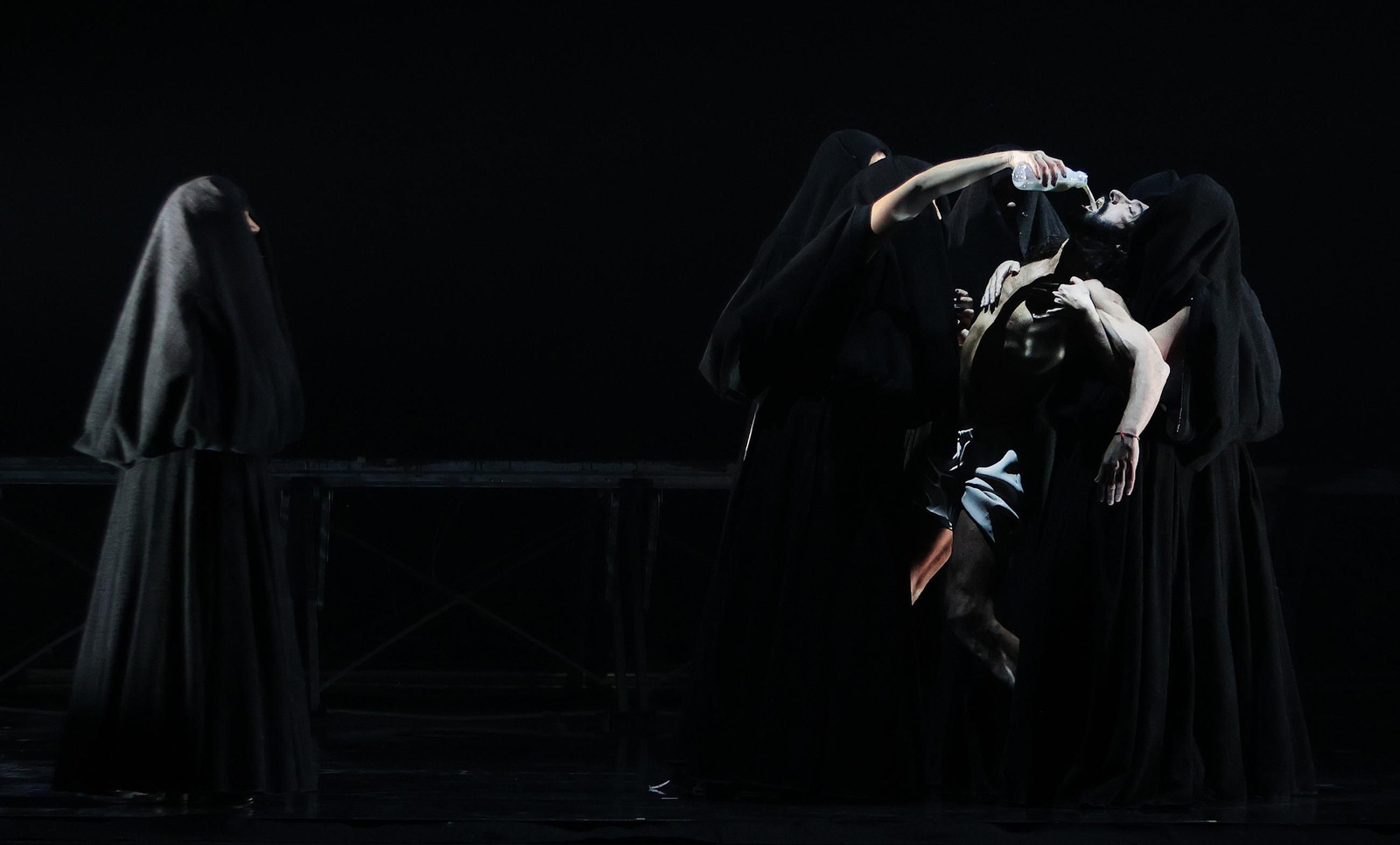 Eduardo Guerrero estrena 'El manto y su ojo' en el Festival de Jerez