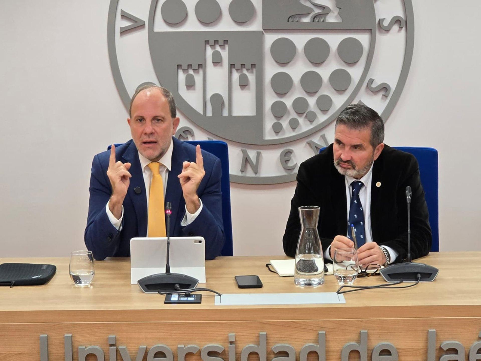 El rector de la UJA, Nicolás Ruiz, y el gerente, Alfonso Cruz.