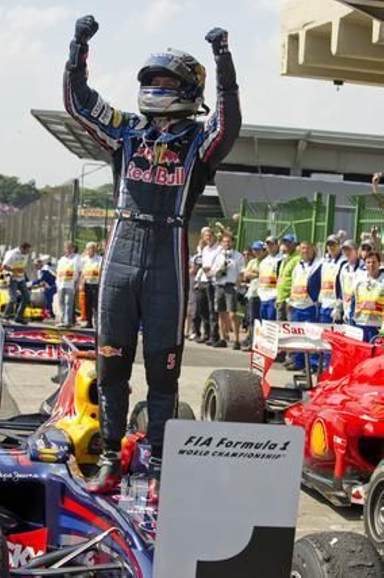 Vettel gana en Interlagos por delante de Webber y Alonso. / Reuters