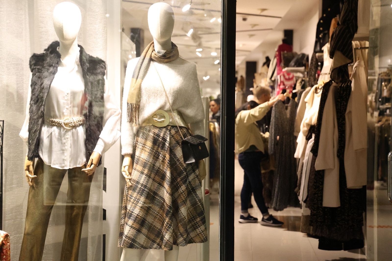 Las ventas de ropa de invierno caen en picado