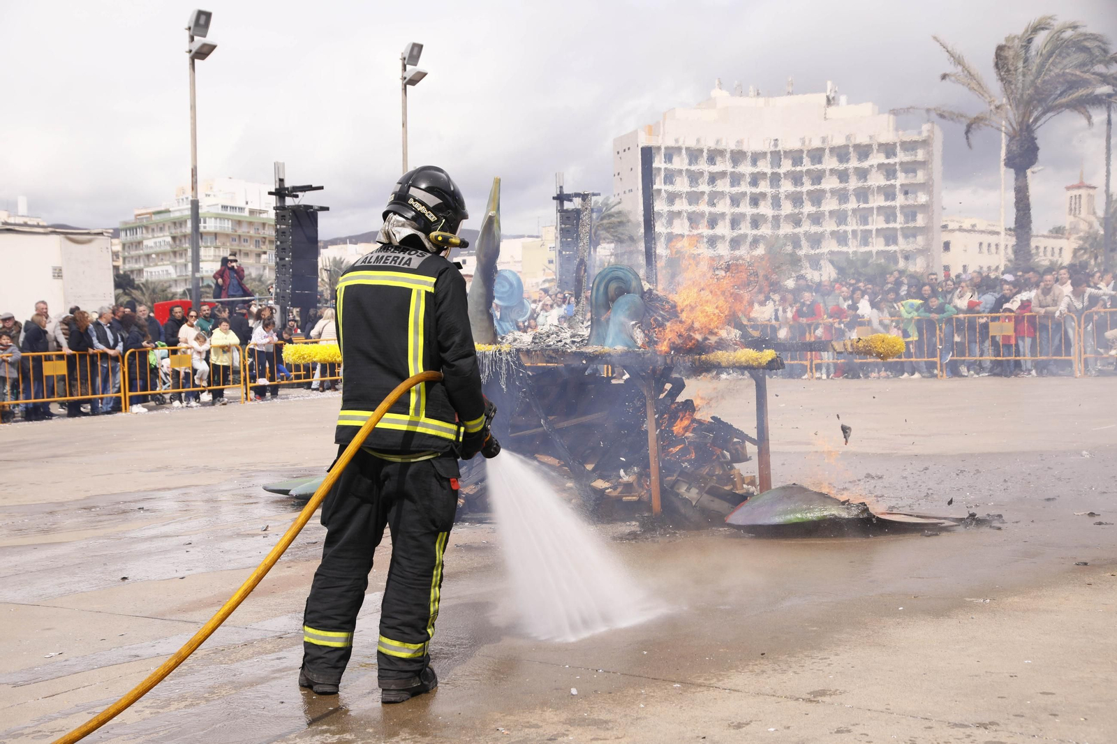 Las imágenes del entierro de la sardina en Almería