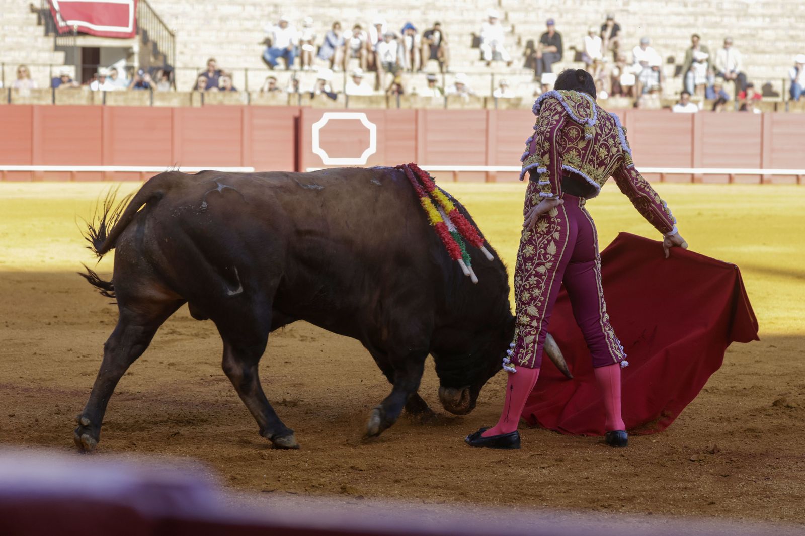 Las Imágenes de la cuarta corrida de abono en la Maestranza de Sevilla