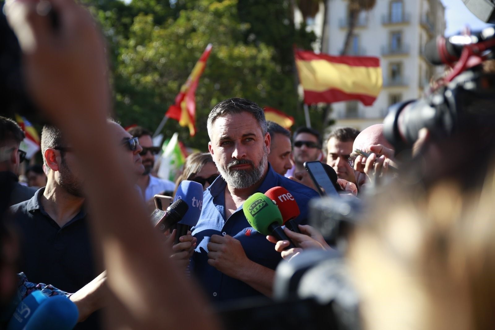 Abascal inicia la precampaña del 29-N con un mitin en Estepona antes de viajar a Ceuta
