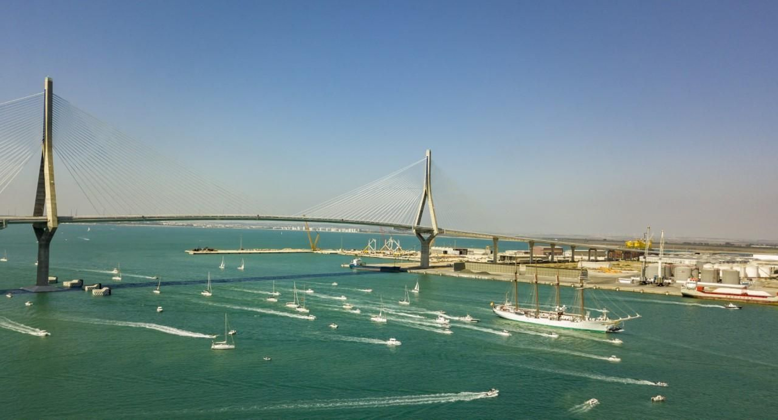La imagen  cruzando el segundo puente, camino de la Carraca.