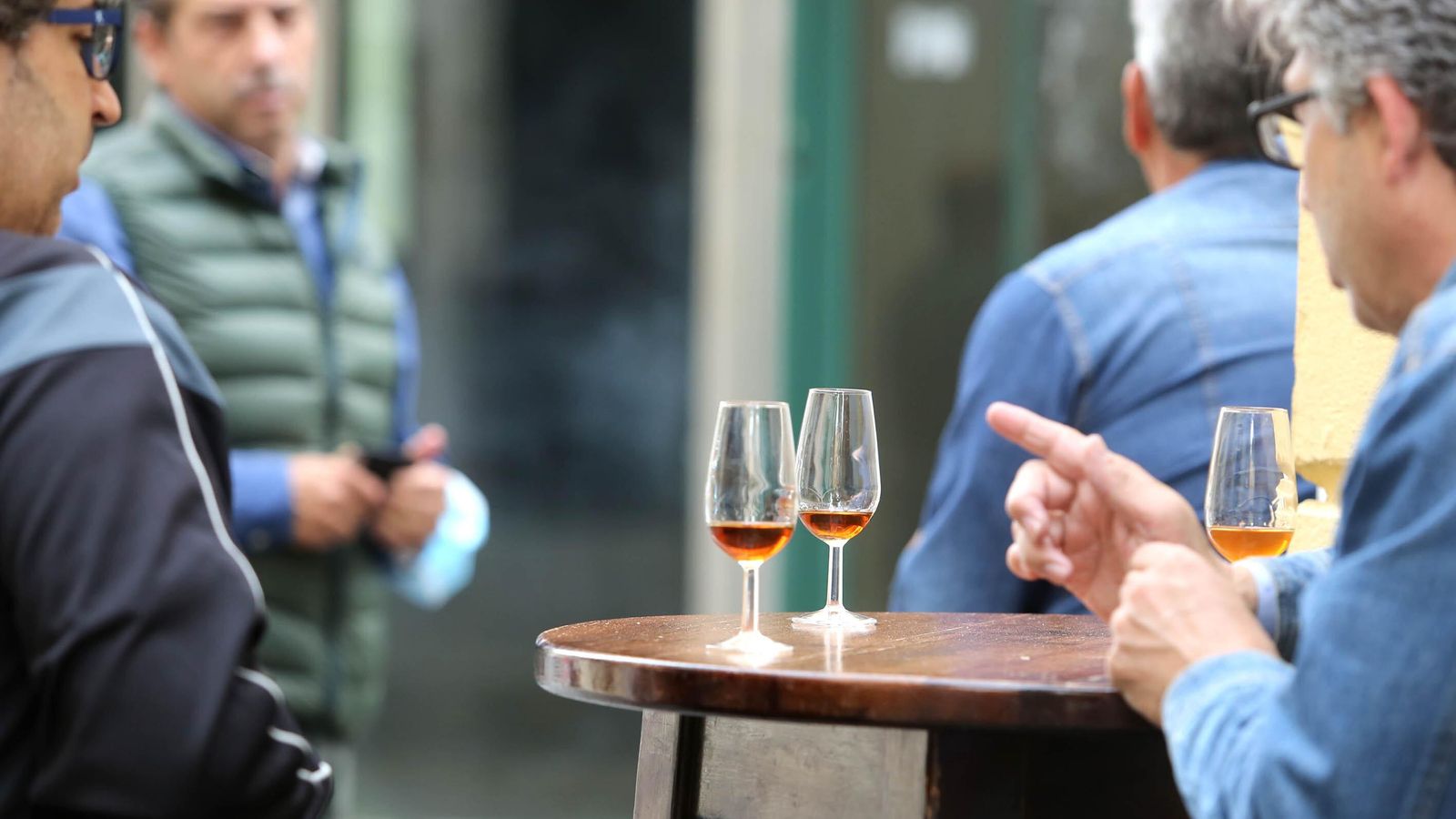 Consumo de vino de Jerez en un establecimiento hostelero.