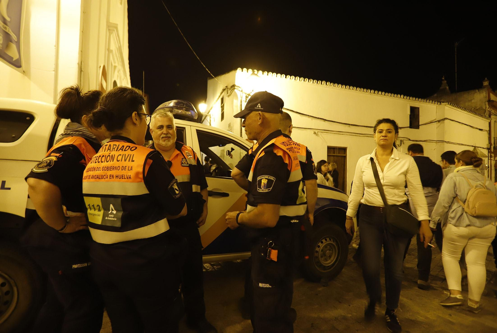 La Virgen del Rocío recorre las calles de Almonte hacia el Chaparral para el inicio del Camino de los Llanos