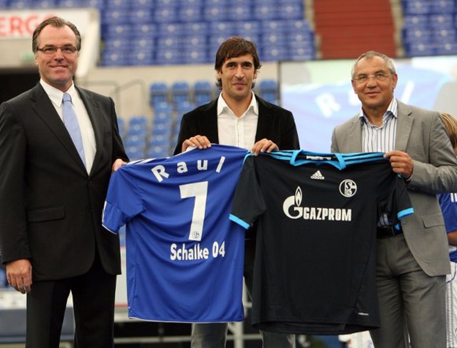 Raúl seguirá luciendo el '7' en el Schalke 04