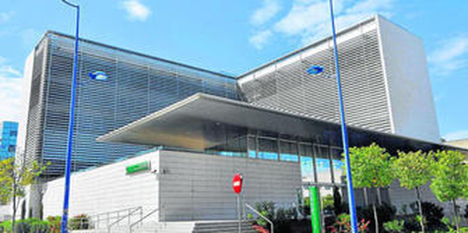 El gran edificio de la Agencia Idea con el logo de la Junta de Andalucía en Sevilla. Idea es lo que se conoce como una agencia pública empresarial.