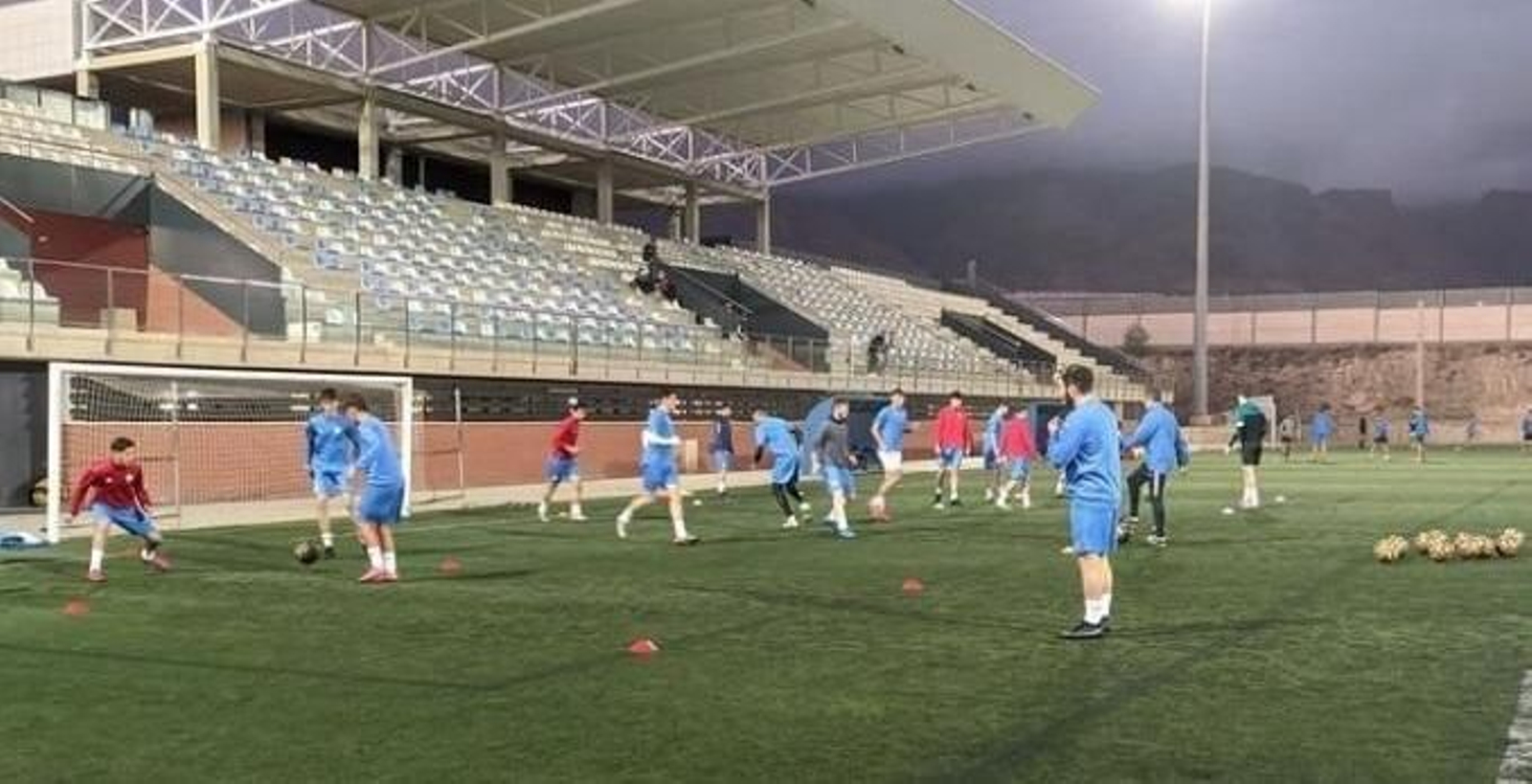 Entreno del Polideportivo El Ejido juvenil.