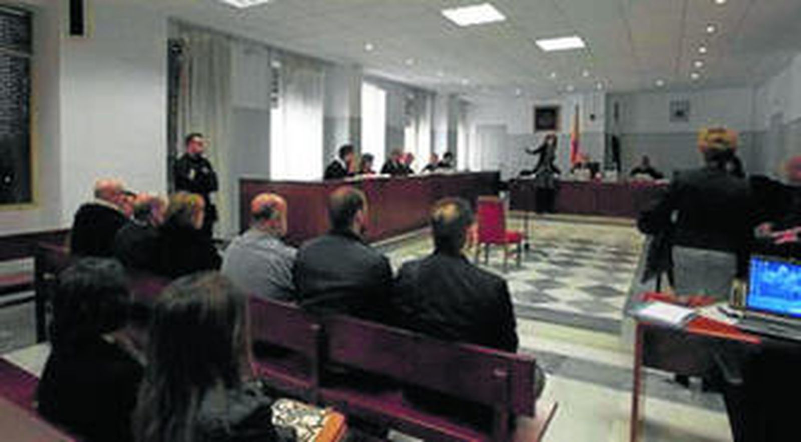 El clan de los 'Culebros' durante la primera sesión de la vista oral por asesinato.