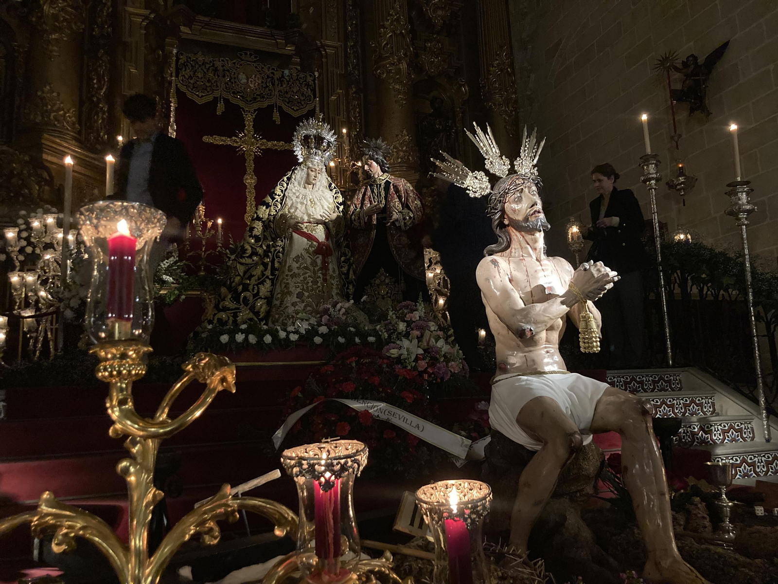 Solemne función de besamanos y besapiés en San Mateo el pasado Domingo de Pasión. Solemne función de besamanos y besapiés en San Mateo el pasado Domingo de Pasión.