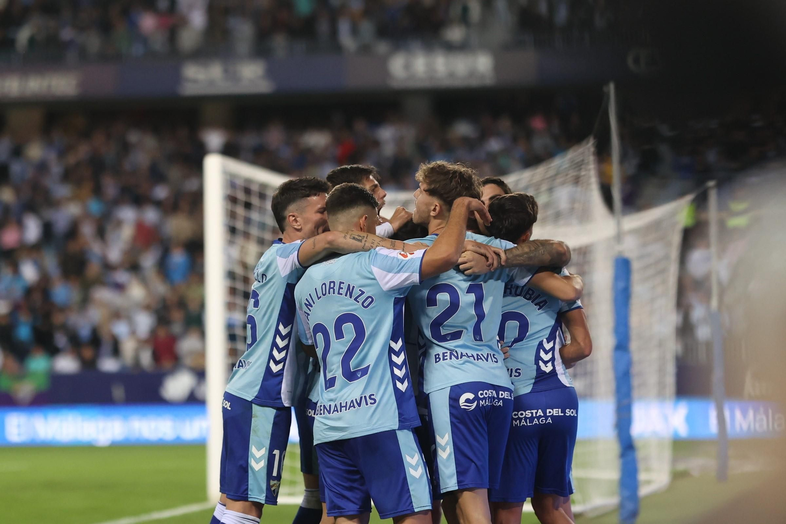Las fotos del imponente ambiente en La Rosaleda en el Málaga - Córdoba CF