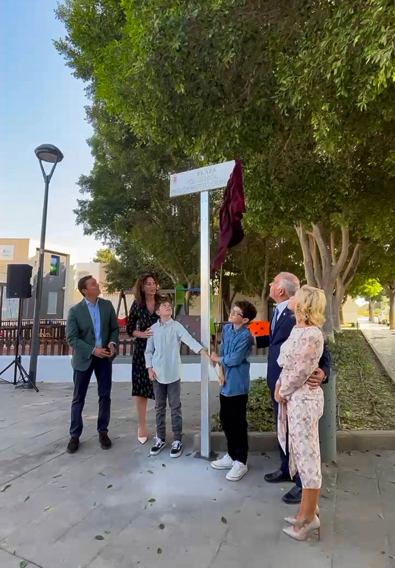 Inauguración de la plaza dedicada al Policía Local Paco Carretero Escribano
