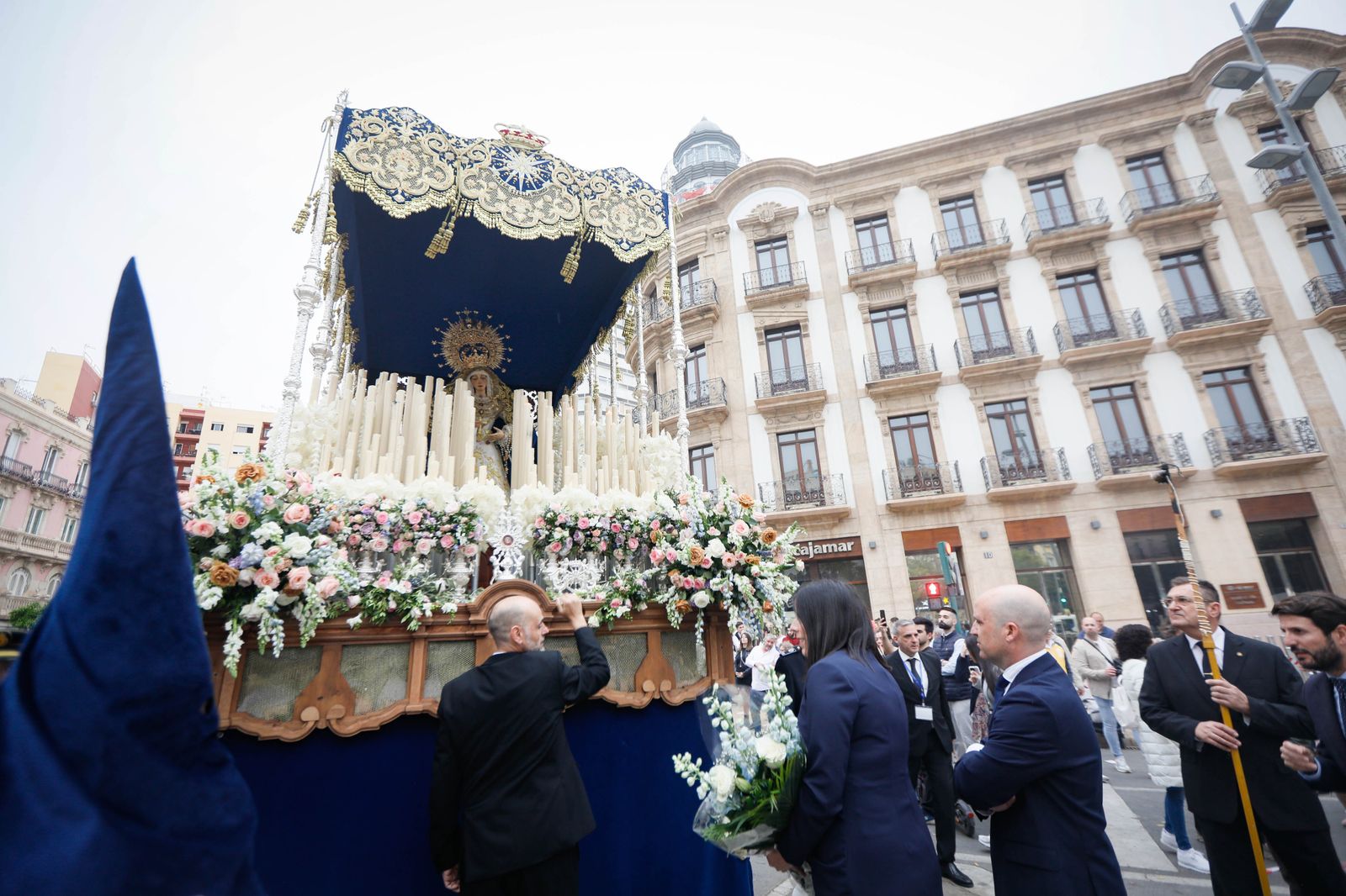 Mira como la cena sale a las calles de Almería tras las lluvias