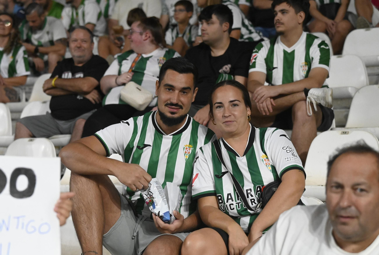 Las mejores fotos del ambiente en El Arcángel para el Córdoba CF - Racing de Santander