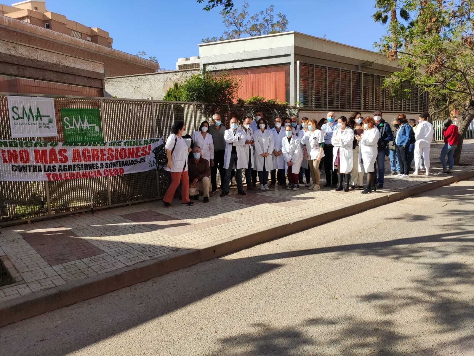 Concentración, este viernes, ante el centro de salud de San Andrés Torcal.