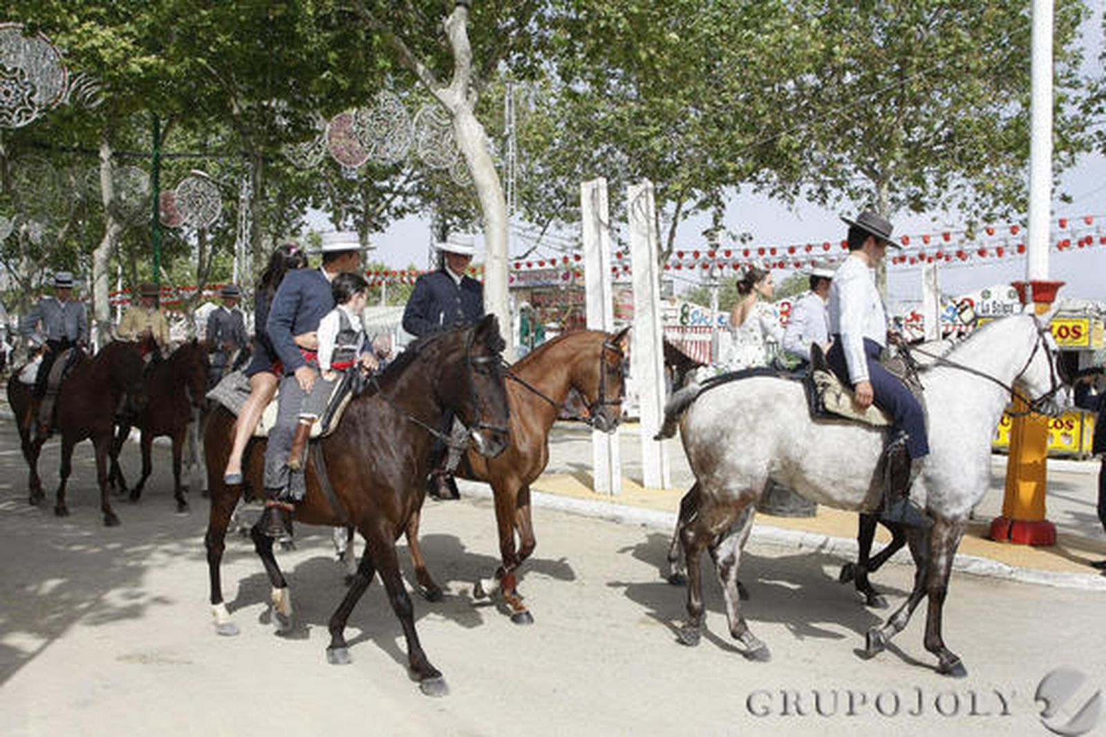 La lluvia y el frío empañaron la jornada en el recinto ferial de Las Banderas.

Foto: Andrés Mora