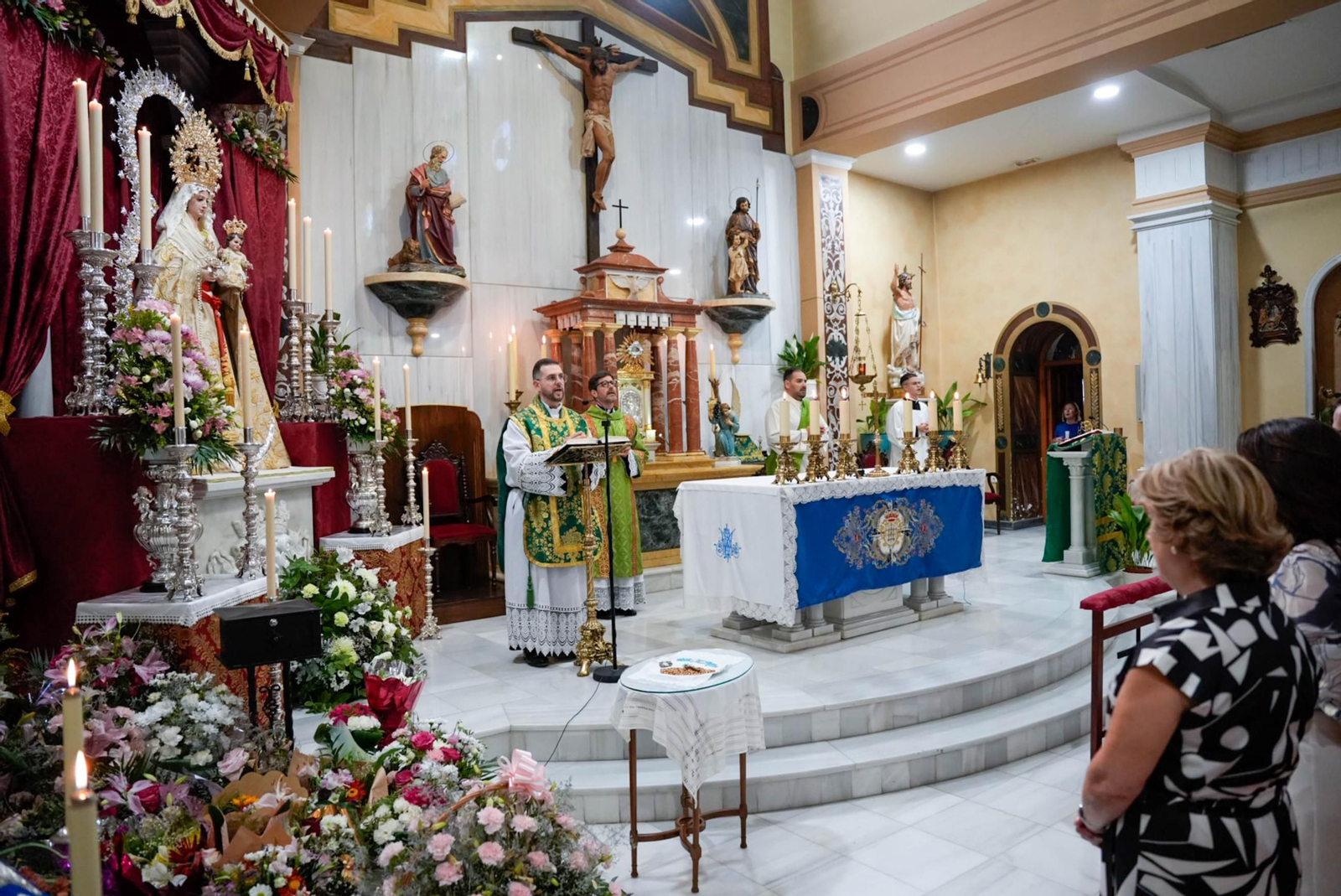 Las imágenes del la misa en Macael ofrecida por los niños y familias
