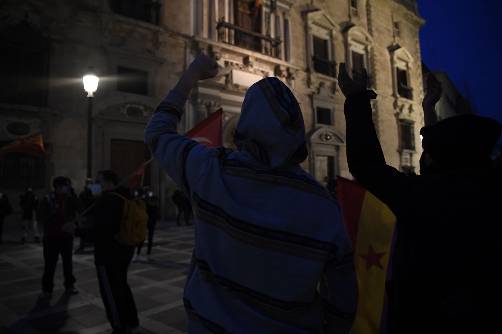 Fotos: disturbios y altercados entre manifestantes y la Policía en Granada