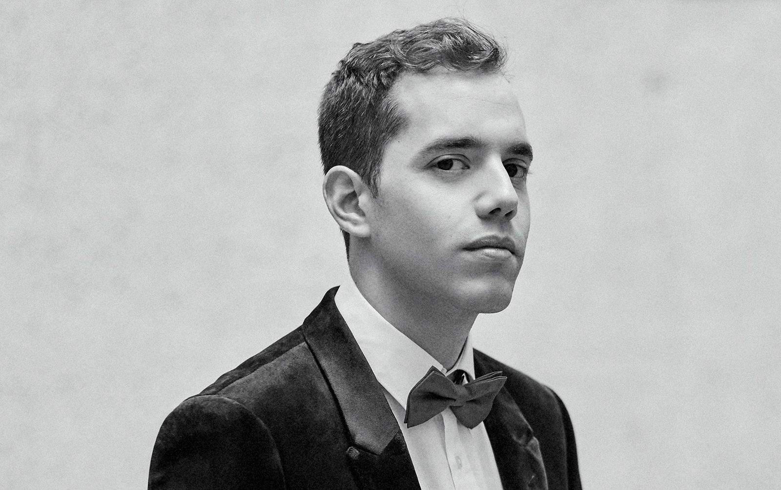 Javier Povedano, barítono.