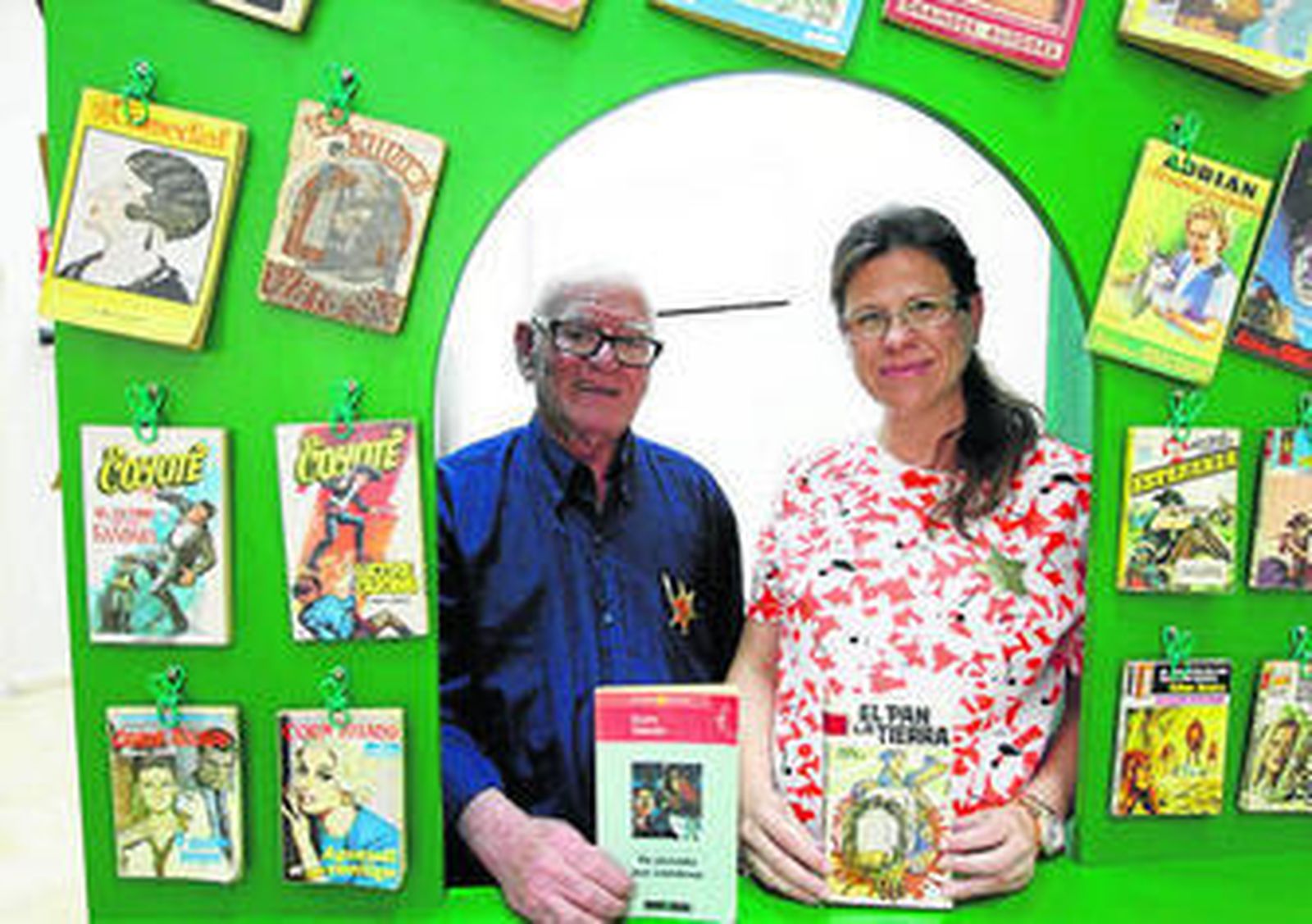 El escritor Ángel Cazorla que firmaba las novelas del oeste como Kent Wilson junto a Francisca Cruz.