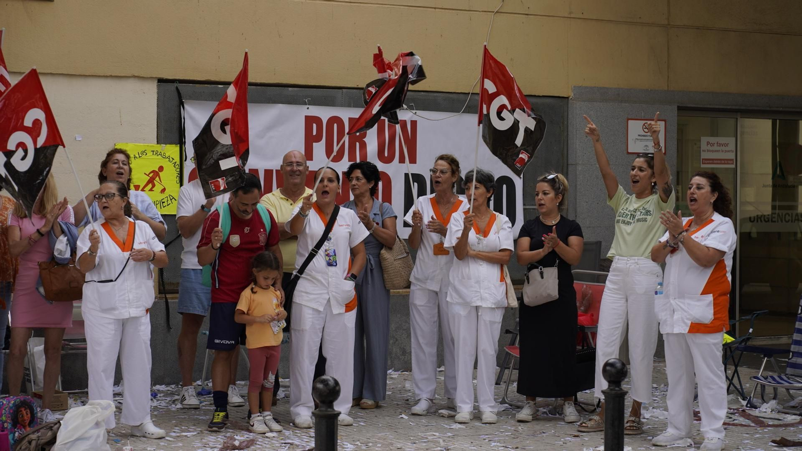 Fotos de la huelga de limpieza en el Hospital Punta de Europa de Algeciras
