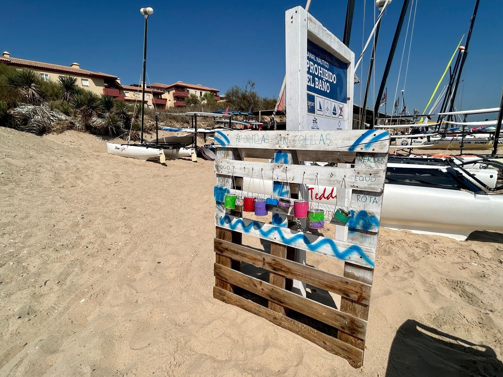 'Orillas sin colillas', en la playa de Puntalillo de Rota. 'Orillas sin colillas', en la playa de Puntalillo de Rota.