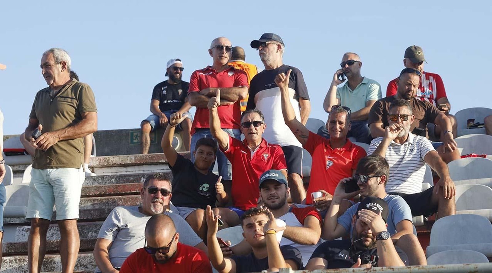 Búscate entre los aficionados del Algeciras CF - Sevilla Atlético en el Nuevo Mirador