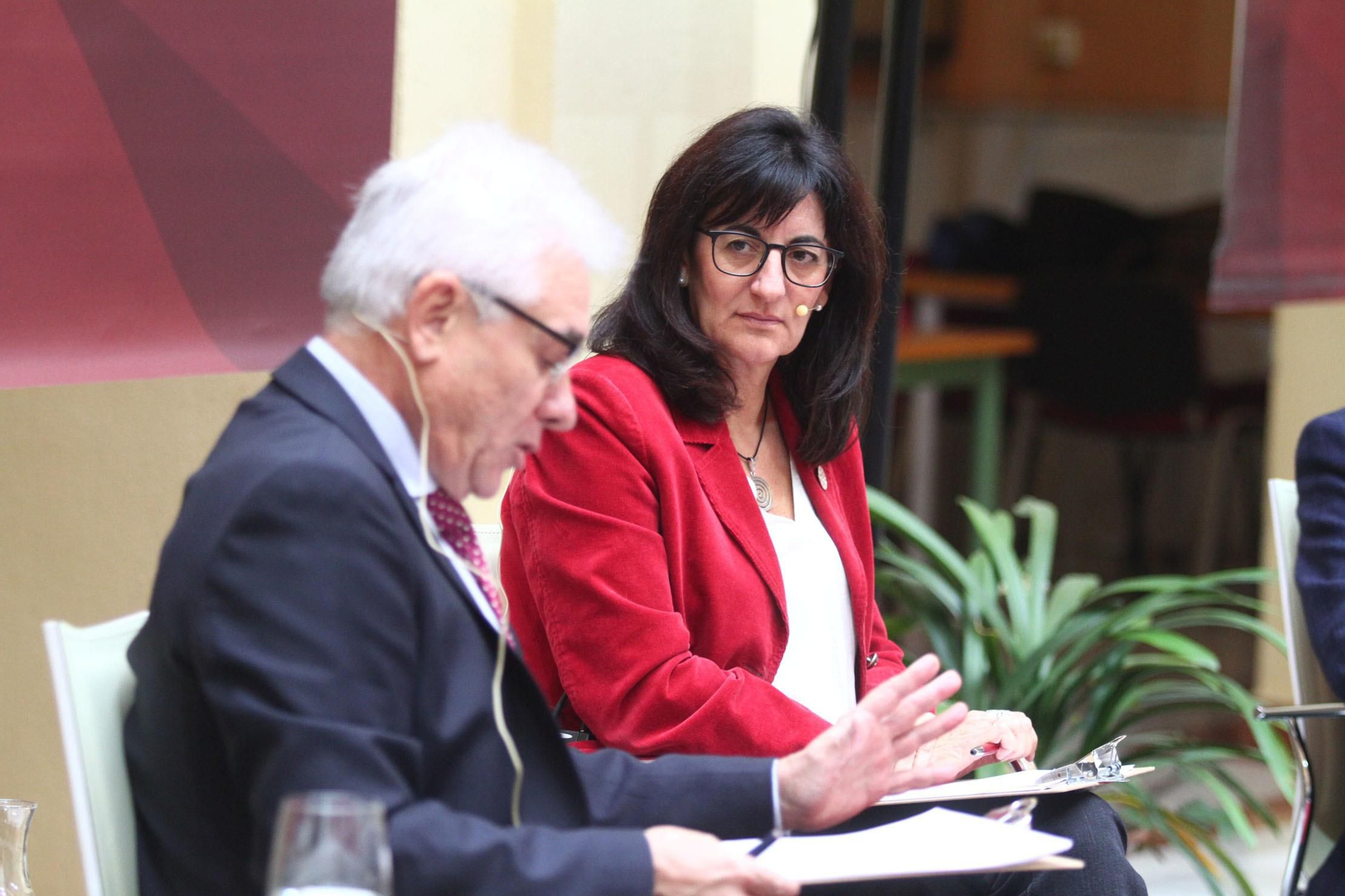 Imágenes de la presentación del estudio sobre 'El impacto económico, social y cultural de la UHU en la provincia'