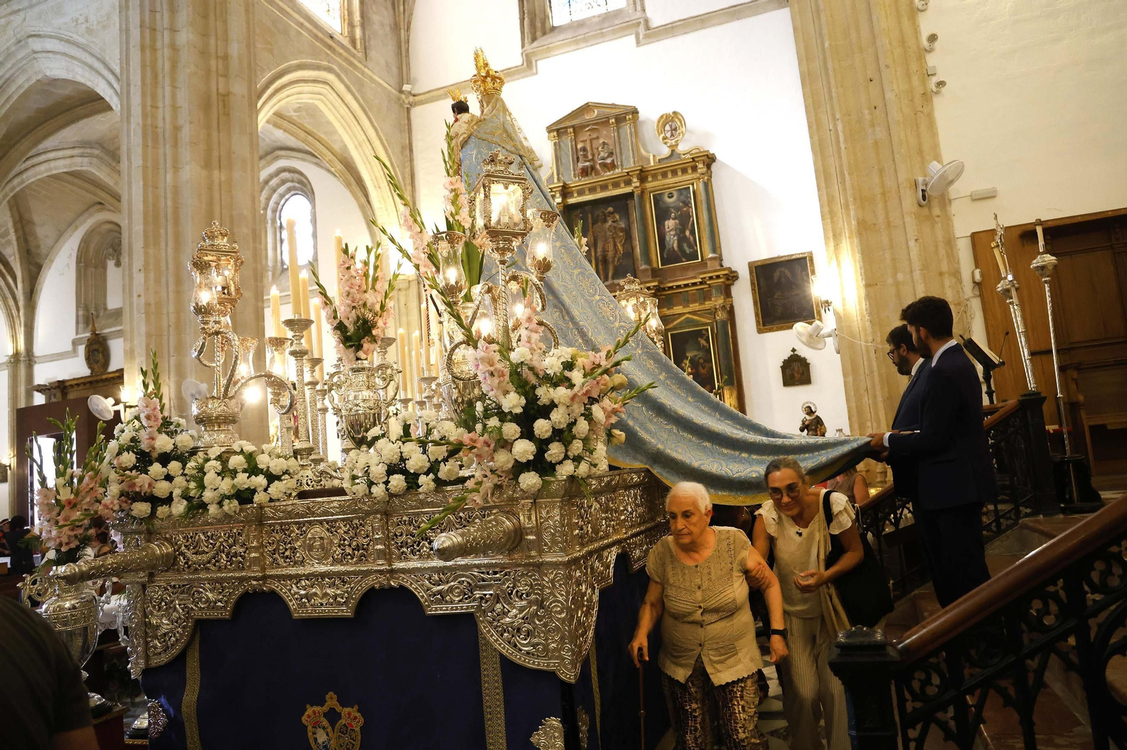 Las fotos del paso bajo el manto de la Virgen de la Luz de Tarifa