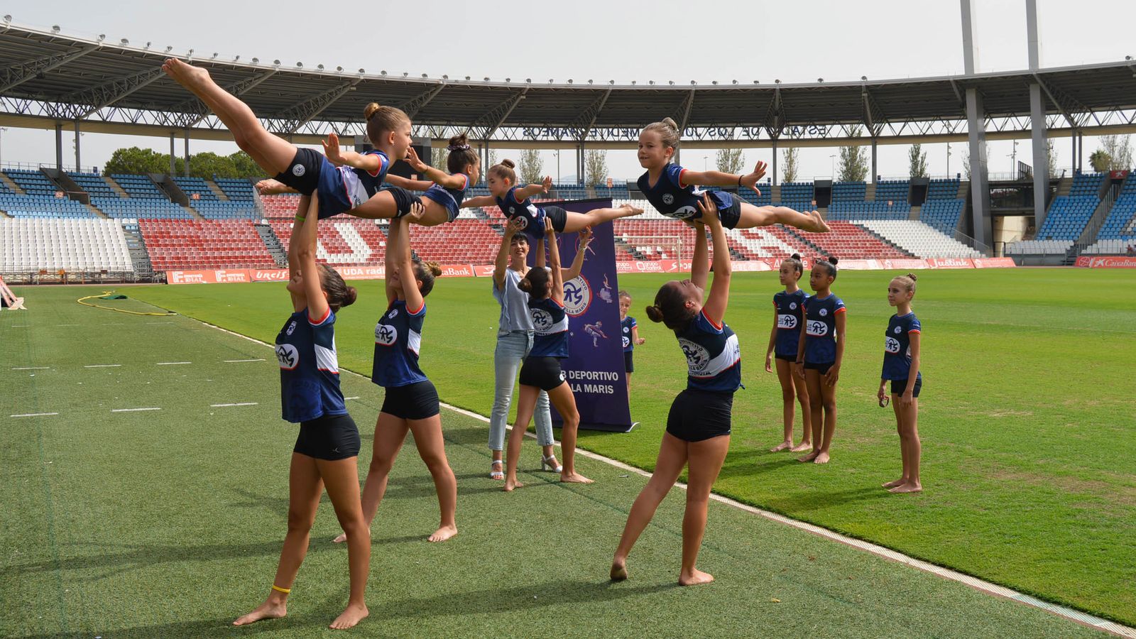 Improvisada exhibición sobre el césped del Mediterráneo