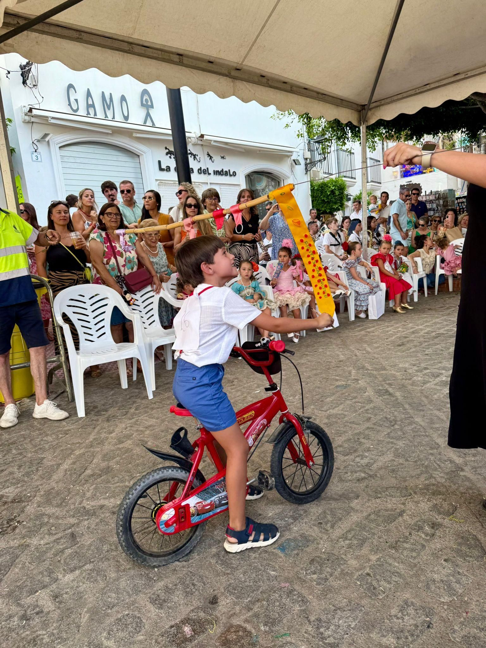 Las mejores imágenes de la Feria del Mediodía y la carrera de cintas infantiles de Mojácar